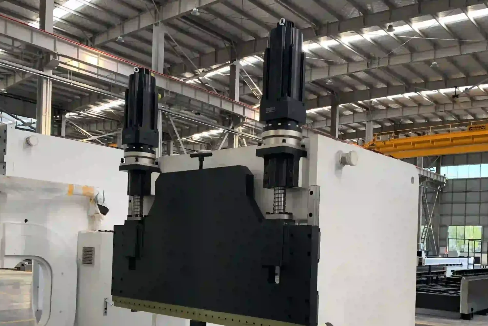 machnist electric press brake inovance servo motor